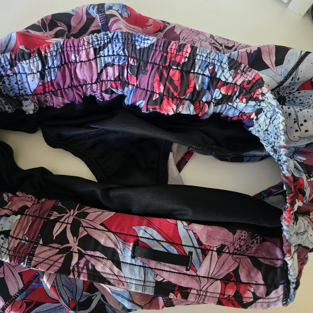 Lululemon Hotty Hot‎ Shorts Size 6